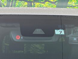 【トヨタセーフティセンス】走行中に前方の車両等を認識し、衝突しそうな時は警報とブレーキで衝突回避と被害軽減をアシスト。より安全にドライブをお楽しみいただけます。