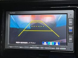 【バックカメラ】駐車時に後方がリアルタイム映像で確認できます。大型商業施設や立体駐車場での駐車時や、夜間のバック時に大活躍！運転スキルに関わらず、今や必須となった装備のひとつです！
