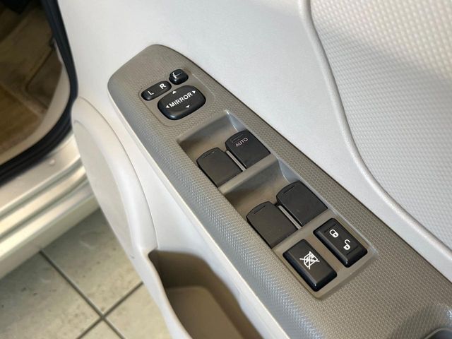 【電動格納ミラー】サイドミラーは電動格納式となっており、狭い駐車場でもキズがつくリスクを抑えられます。