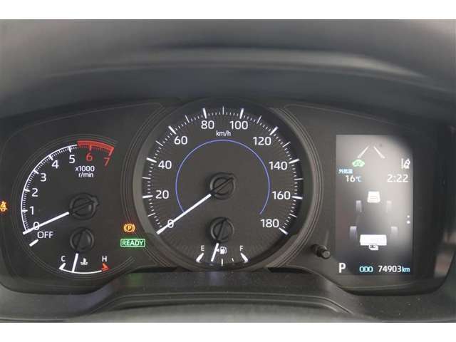 トヨタ認定中古車には1年間走行距離無制限の『ロングラン保証』がついています。年式は問わず、全国約5,000ヶ所のトヨタのお店で保証修理を受けることができます。