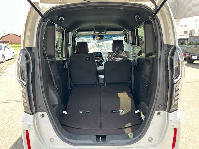 【シートアレンジ】乗せる人数、荷物によってシートをアレンジすれば、ダンボールなどの大きい荷物や、釣り具などの長尺物も載せられそうですね！