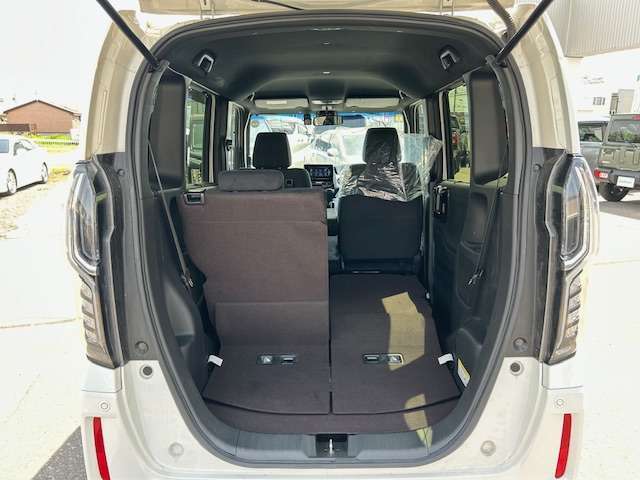 【シートアレンジ】乗せる人数、荷物によってシートをアレンジすれば、ダンボールなどの大きい荷物や、釣り具などの長尺物も載せられそうですね！