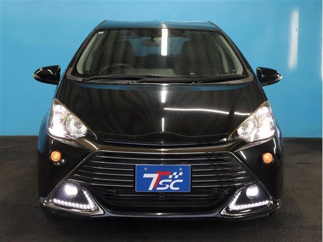 【LEDヘッドライト＆フロントフォグランプ】通常のハロゲンランプに比べて何倍もの明るさがありますのでいつもの夜道だけでなく、高速道路や雨の日の夜や暗く狭い道などでも安心して走行できます。