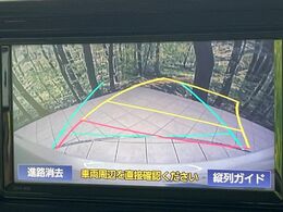 【バックカメラ】駐車時に後方がリアルタイム映像で確認できます。大型商業施設や立体駐車場での駐車時や、夜間のバック時に大活躍！運転スキルに関わらず、今や必須となった装備のひとつです！