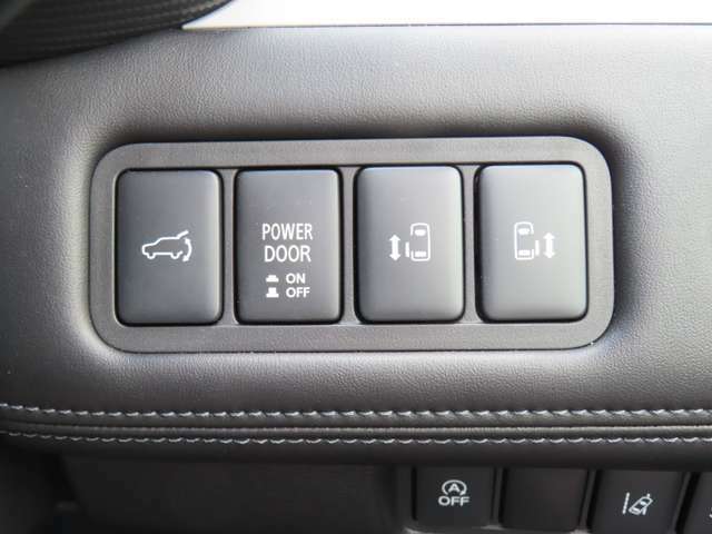 左右スライドドアとバックドアは運転席からも開閉操作が可能です！