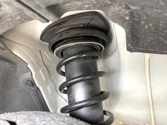 お車を安心してお乗りいただく為には、足回りの定期点検が欠かせません。サービスサポート（有償保証）では無料点検もご提供しており、安心のカーライフをお過ごしいただけるサポート体制が整っています。