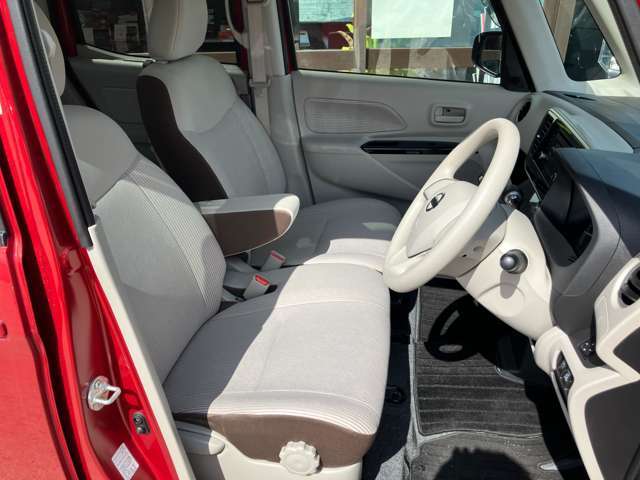 ☆内外装クリーニング☆車の隅々まで徹底的にクリーニングを行っておりますので内外装ともに綺麗な状態でご納車いたします！