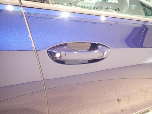 ”Keyless Access”によって、ドアハンドルに手をかけるだけでドアロックが解除できます！
