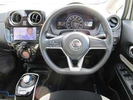 運転席ハンドル廻り