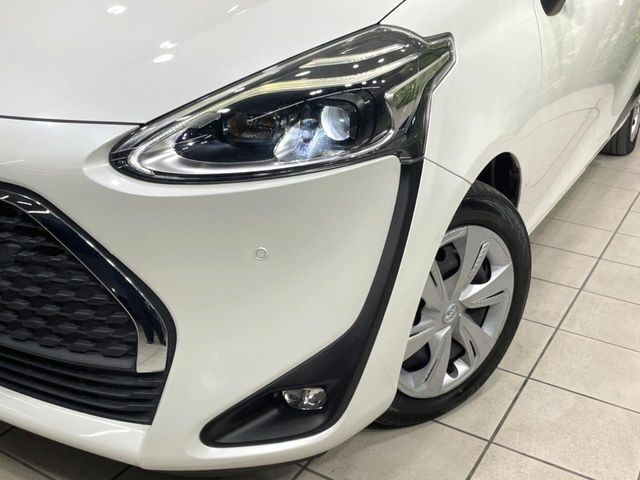 【LEDヘッドライト】悪天候や夜間走行時も良好な視界を確保し安心して運転できる高輝度LEDヘッドライトを装備！点灯速度が早く、消費電力も抑えられています。