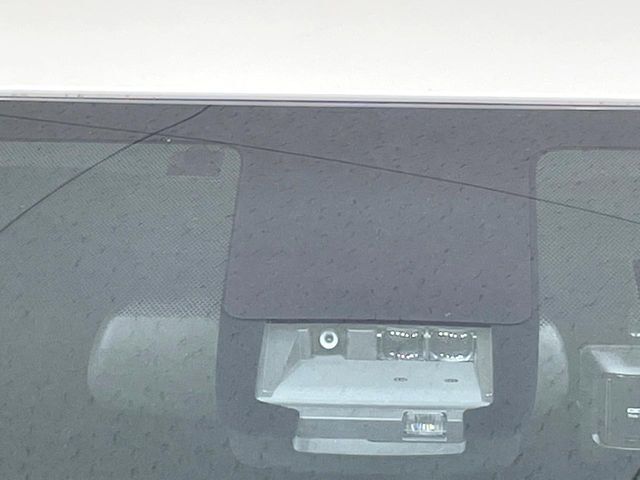 【トヨタセーフティセンス】走行中に前方の車両等を認識し、衝突しそうな時は警報とブレーキで衝突回避と被害軽減をアシスト。より安全にドライブをお楽しみいただけます。