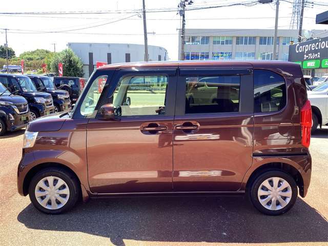 カープレシャスではご納車後もお客様に安心しておクルマにお乗り頂くため、【2か月又は2，000km】の保証をお付けしております！当社は保証金額をお支払い総額に含ませていただいております！