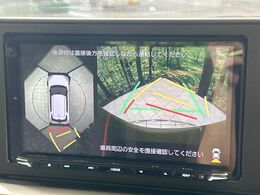 【パノラミックビューモニター】専用のカメラにより、上から見下ろしたような視点で360度クルマの周囲を確認することができます☆死角部分も確認しやすく、狭い場所での切り返しや駐車もスムーズに行えます。