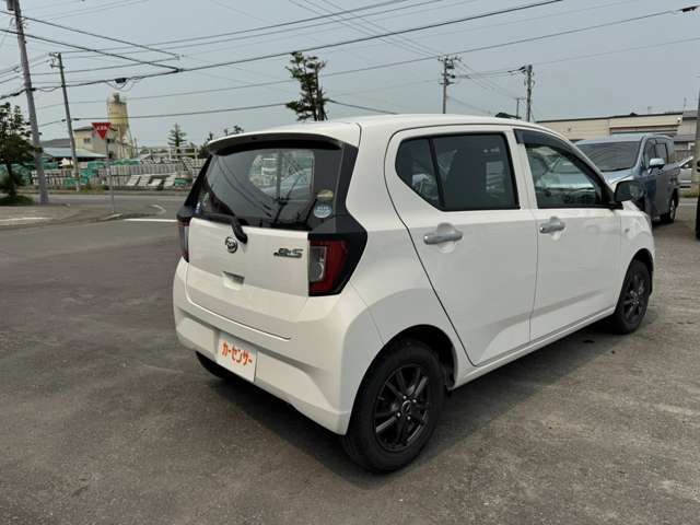 納車前には点検整備はもちろんエンジンオイル・エレメント交換を行います。