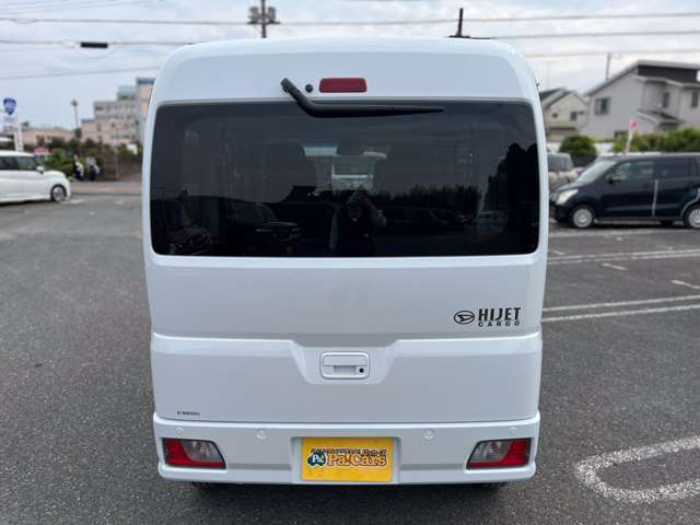後ろ姿もスタイリッシュで街中にも溶け込みます！