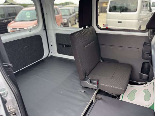 ☆フラットシート☆後部座席を倒すとフラットになる為、たくさんのお荷物や大きなお荷物を積むときに便利です！