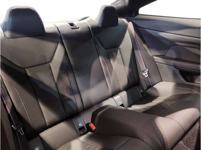 【エアバック】BMWのエアバックやその他の安全装備は、互いに補完しあう事で徹底した安全性を貫きます。万一の事故の際にそれぞれ最適な保護を提供してくれます！