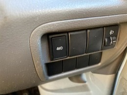 4WDの切替もスイッチで簡単です。