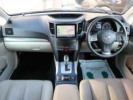 すっきりとしたレガシィアウトバックらしいデザインのダッシュ回り！フロントビューの視認性もよく運転しやすいと思います★