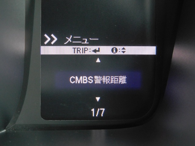 CMBS（追突軽減ブレーキ）・ミリ波レーダーと単眼カメラで前走車や歩行者」を検知。衝突する恐れがある場合音とディスプレーで警告をしさらに接近すると軽いブレーキ、強いブレーキと段階的に衝突回避を支援