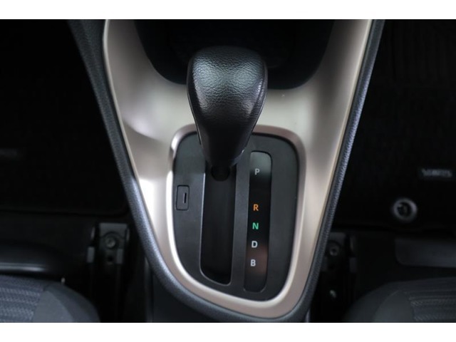 電気式無段変速機です。走行シーンにマッチした変則比で快適ドライブが出来ます♪