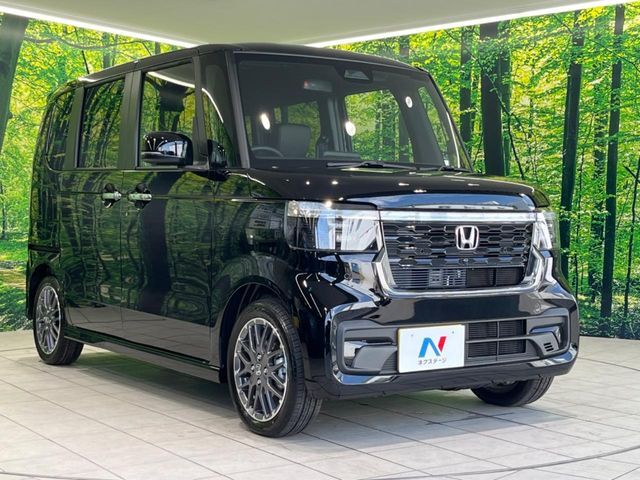 大好評のボディコーティング「弾スプラッシュコート」もご納車までに施工可能。通常のガラスコートと異なる、耐久年数6年の無機質ガラスコーティングが、ボディをキレイな状態に保ってくれます。