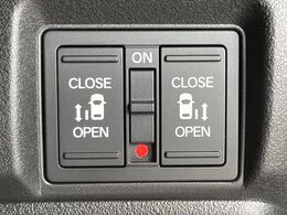 【両側パワースライドドア】スマートキーや運転席のスイッチで後席両側スライドドアの開閉が可能♪電動だから力を入れてドアを開ける必要が無く、小さなお子様でも簡単に開け閉めでき快適です♪
