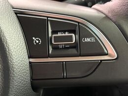 【クルーズコントロール】高速道路もラクラク走行。アクセルを離しても一定速度で走行ができ、長距離運転時の負担を軽減！加速・減速も簡単なスイッチ操作で調整できます。