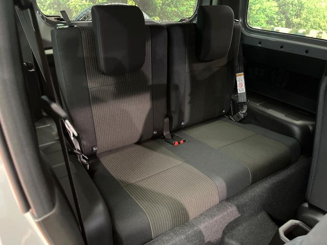 高品質なオリジナルフロアマットもオプションにてご用意しております。お好きなデザインやカラーをお車に合わせて選んでいただくことができます♪