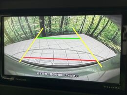 【バックカメラ】駐車時に後方がリアルタイム映像で確認できます。大型商業施設や立体駐車場での駐車時や、夜間のバック時に大活躍！運転スキルに関わらず、今や必須となった装備のひとつです！