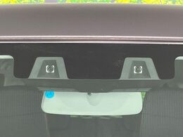 【スズキ　セーフティサポート】走行中に前方の車両等を認識し、衝突しそうな時は警報とブレーキで衝突回避と被害軽減をアシスト。より安全にドライブをお楽しみいただけます。