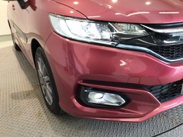 【LEDヘッドライト】ディスチャージヘッドライト（HID）と同等の明るさで、夜道や雨天走行が明るく視界良好！！　フォグライトも装備で、安心感さらにUPです♪安心ドライブを楽しんで下さい♪