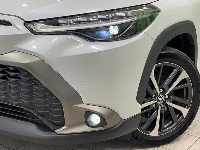 【LEDヘッドライト】悪天候や夜間走行時も良好な視界を確保し安心して運転できる高輝度LEDヘッドライトを装備！点灯速度が早く、消費電力も抑えられています。