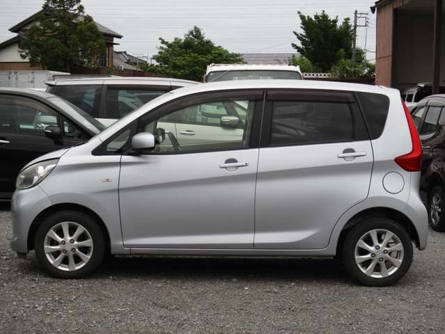 この車両には購入後1年間、保険会社の安心保証が付きます。他のお店はほとんど販売店保証のみです。レッカー代も出ません。この車両は、夜中でも、年末年始でも、なんと離島でも、修理無料！レッカーも無料！