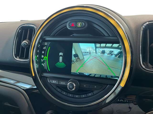 ご遠方の場合でも、下取り車両の金額を概算でお出しすることは可能でございます。車検証をお手元に、走行距離をご確認の上お問い合わせくださいませ。