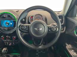 LIBERALAのコンセプトは【五感で較べる】。皆様の感性を頼りにお車選びをされてみてはいかがでしょうか。