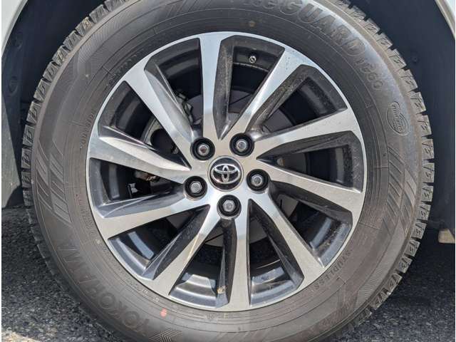 お客様のカーライフをサポートする為に、専門スタッフによる自動車任意保険の代理店業務も行っております★