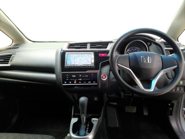 Honda車が初めての方にも扱いやすく分かりやすいインパネ周りと各種スイッチ類です。