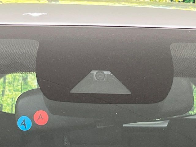 【トヨタセーフティセンス】走行中に前方の車両等を認識し、衝突しそうな時は警報とブレーキで衝突回避と被害軽減をアシスト。より安全にドライブをお楽しみいただけます。