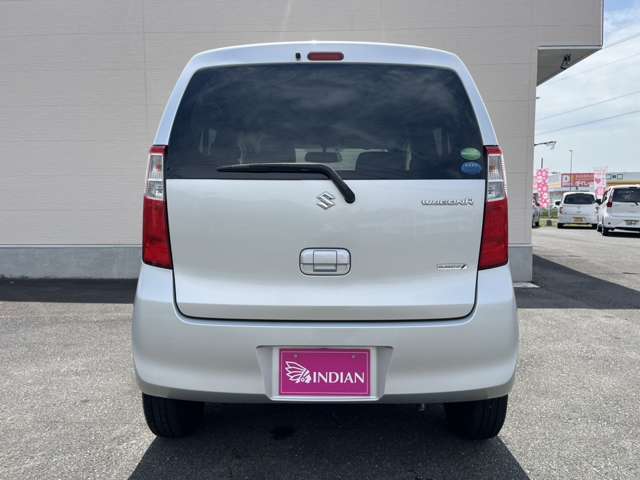【車内空間は大事です】☆全車車内も徹底クリーニング☆掃除機はもちろん染み抜きから艶出しまで☆手の届かないところも徹底的にクリーニング！