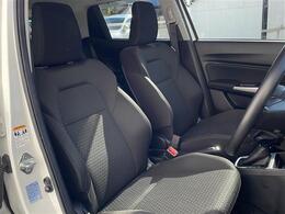 運転席のシートはきれいでゆったりしています。ゆったりとした空間で座り心地の良い椅子です。