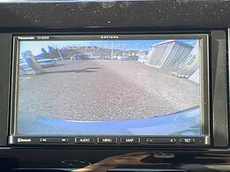 【ナビ】各種オーディオメディアをお楽しみいただけます。自分の現在地を確認できる事と目的地までのルート案内できます。ドライバーはモニター上に映し出された地図で確認することができます。