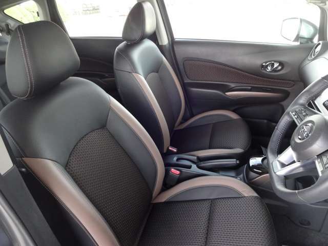 運転席画像になります。シートは目立つ様な大きな汚れ・ヘタリ・破れ等は御座いません。