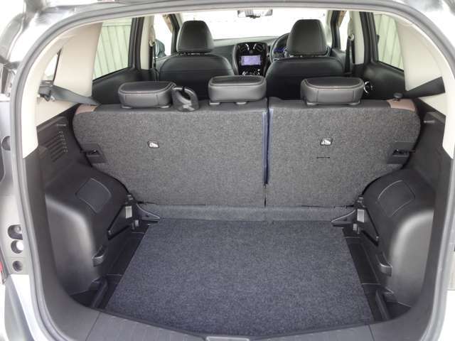 お買い物袋などの荷物をたっぷり積んでいただけます☆