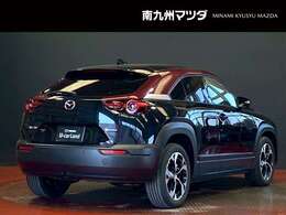 【MX-30ロータリーEV】ロータリーエンジンで発電してモーターで駆動するプラグインハイブリッド（PHEV）で、環境に配慮した走行が可能です。