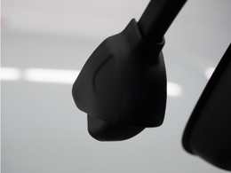 ◆ドライブレコーダー◆映像・音声などを記録する自動車用の装置です。　もしもの事故の際の記録はもちろん、旅行の際の思い出としてドライブの映像を楽しむことができます。