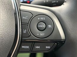 【レーダークルーズコントロール】高速道路での長距離走行が楽に！！自動で速度を保つクルーズコントロールが、衝突軽減システムと連携し、前方の車両を感知して車間を保つように速度調節してくれます！！