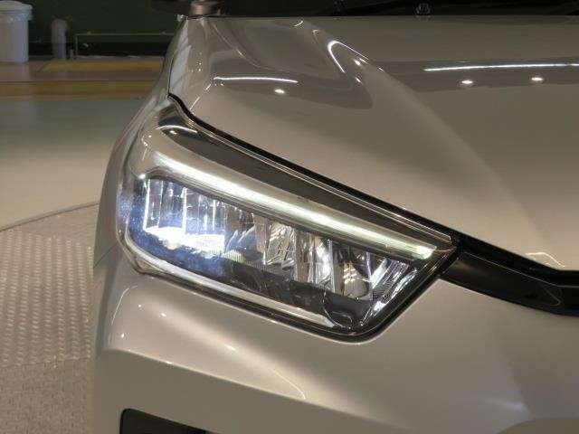 ★LEDヘッドライト★LEDは明るく遠くまで照らす光量で夜間走行の視認性を高めます。　長寿命で省電力！　見た目もスタイリッシュです。