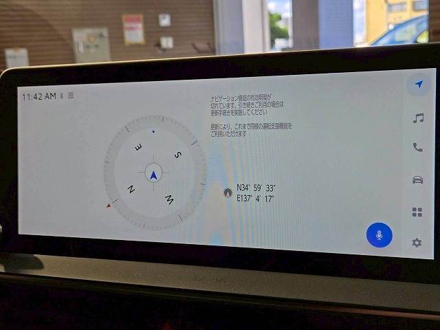 【純正ディスプレイオーディオ】FM・AMラジオやブルートゥース接続など多彩な機能を併せ持っており、インパネ周りがすっきりしてますね！追加オプションでナビ機能やフルセグTV、DVD再生なども可能です。