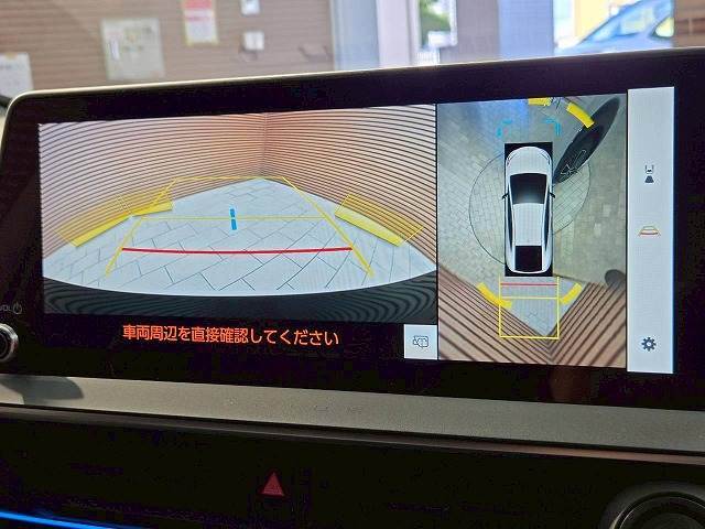 【パノラミックビューモニター】専用のカメラにより、上から見下ろしたような視点で360度クルマの周囲を確認することができます☆死角部分も確認しやすく、狭い場所での切り返しや駐車もスムーズに行えます。